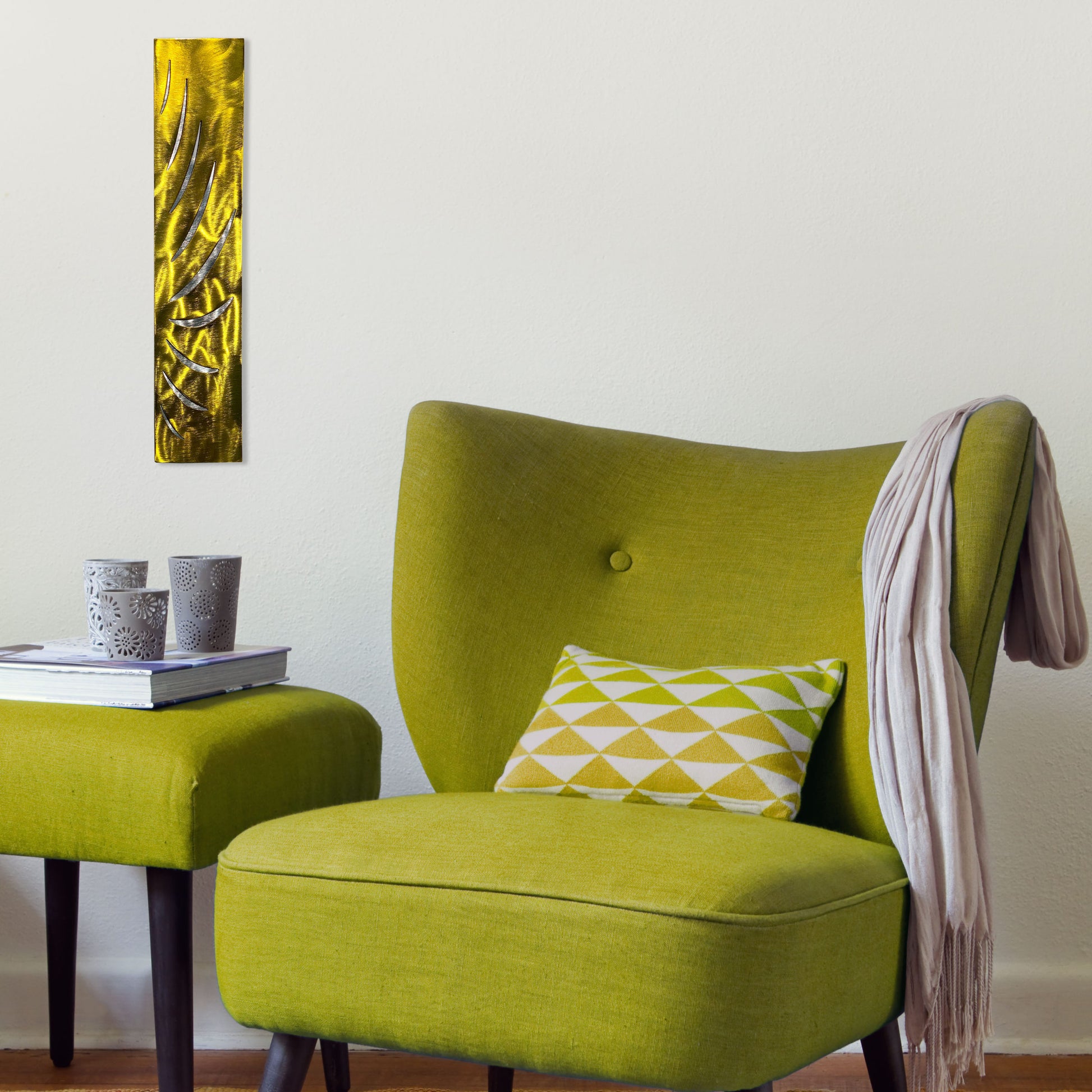 1636653570_yellowreverselashesoverchair