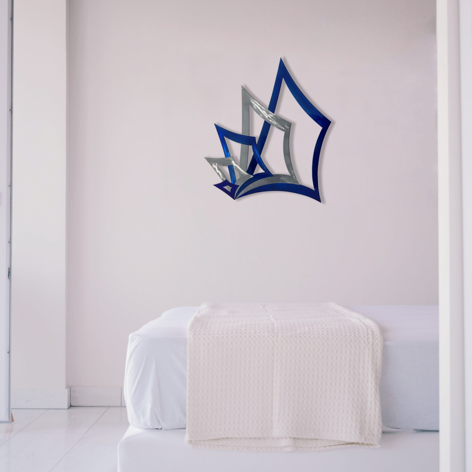 blue-poker-hand-2.0-in-bedroom-scaled