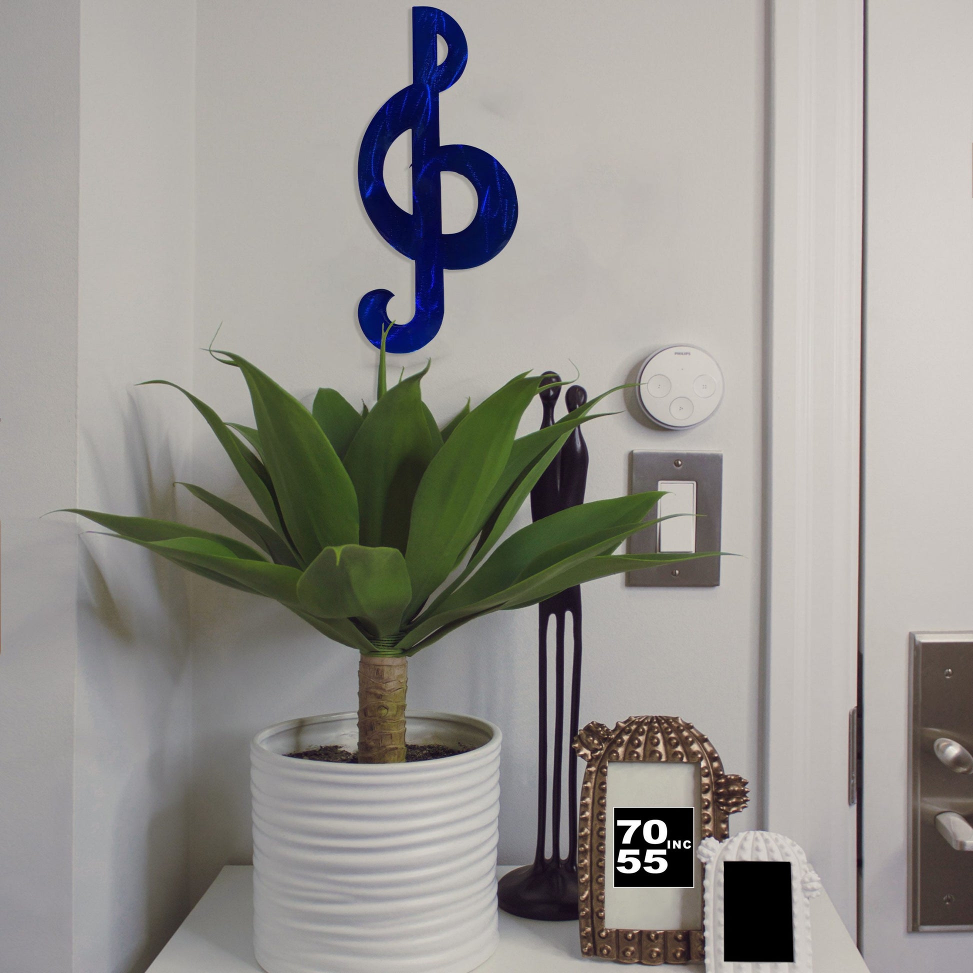 candy-blue-treble-clef-by-door-scaled