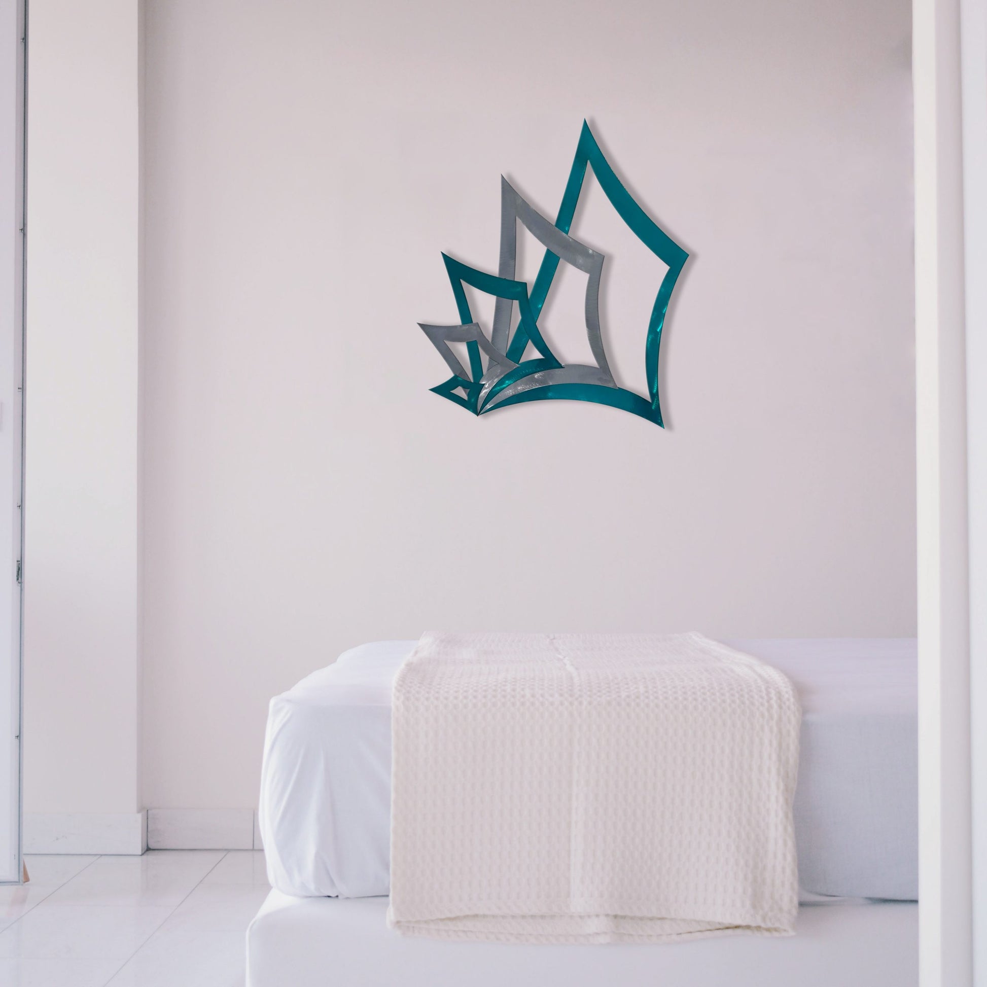 teal-poker-hand-2.0-in-bedroom-scaled